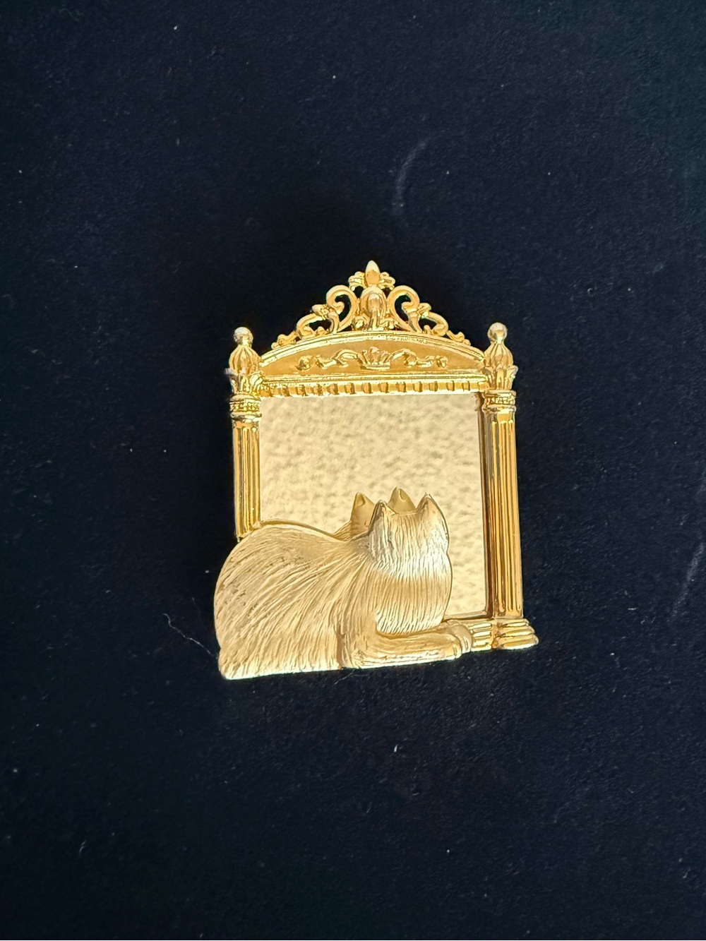 Vintage JJ Jonette Cat Looking in Mirror Brooch Pin Gold Tone Reflection Meowist